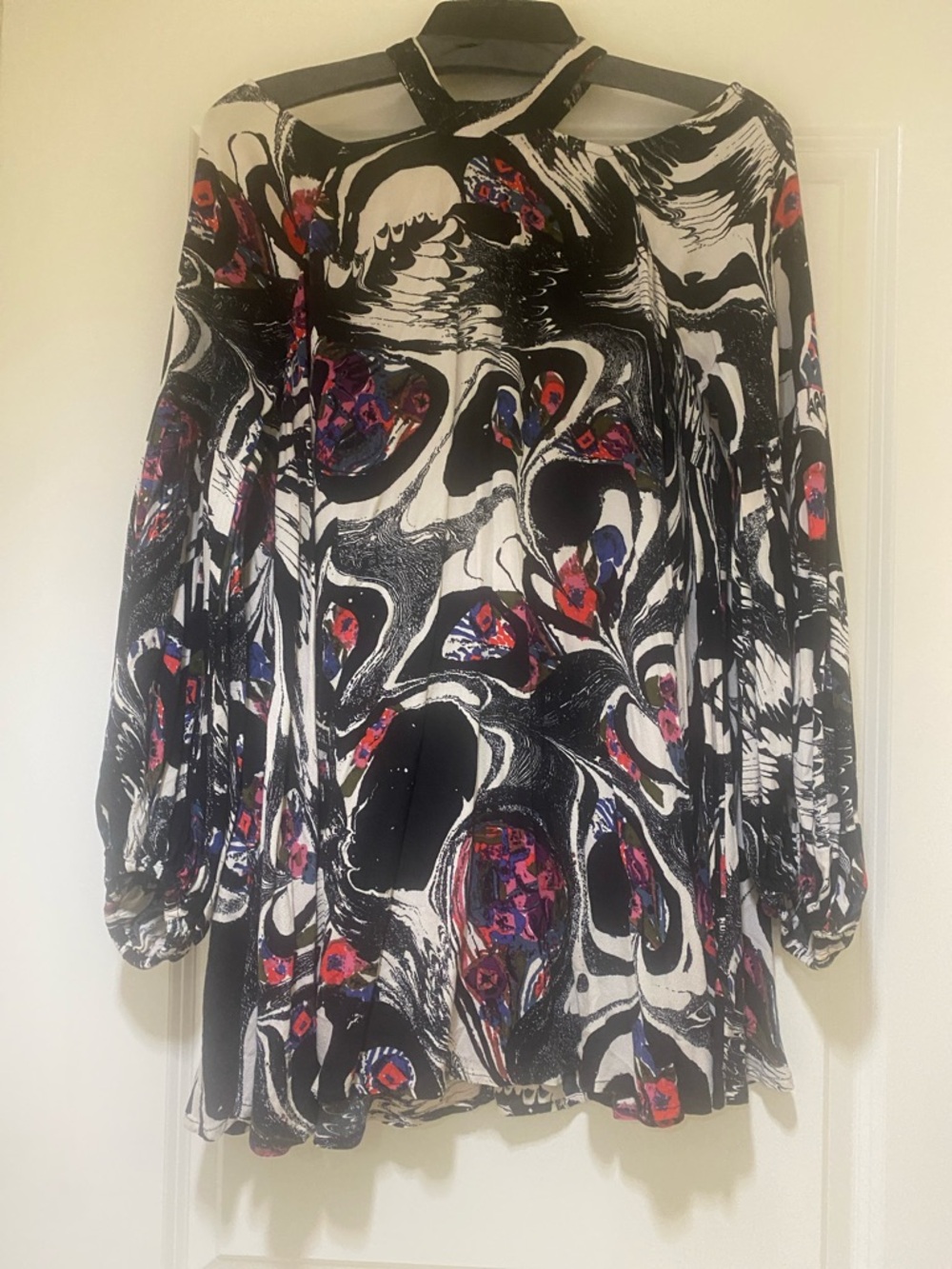 Black & White Abstract Print Tunic with Pops of Red and Purple, sz S